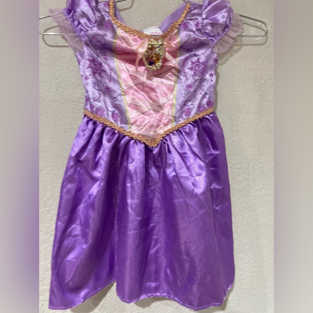 Disney princess Rapunzel dress size 3T to 4T NNT
